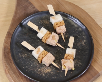 Mini-brochettes de foie gras au pain d'épices et poires