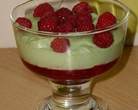 Mousse au fromage frais et framboises