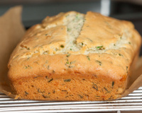 Cake au poireau, lait de coco et pavot