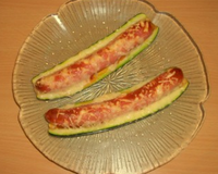 Courgettes gratinées aux saucisses et ketchup: parfaites pour les enfants! 
