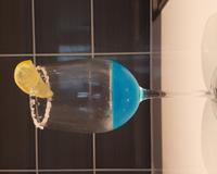 Cocktail très prisé pour sa couleur. J'aime déguster ce cocktail en rêvant au soleil et à la mer.