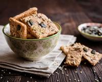 Pour l'apéro craquez pour ces crackers aux lentilles. Faciles et surtout originaux, ils seront parfait nature, tartinés de fromage frais ou aux herbes ou…