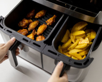 L’astuce du verre d’eau pour l’air fryer : un moyen simple de faciliter son nettoyage