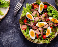 Connaissez-vous les 5 ingrédients de la véritable salade niçoise ?