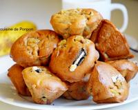 On a toujours quelques bananes esseulées. Voici une bonne recette pour les utiliser et avec une petite surprise à l'intérieur!