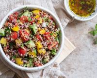 Laurent Mariotte partage sa recette ultra rafraîchissante de taboulé de quinoa, parfaite pour les beaux jours !