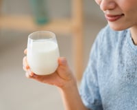 Quelle est la différence entre intolérance au lactose et allergie aux protéines de lait de vache (PLV) ?
