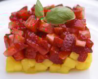 Tartare de fraises Guariguettes et mangue au citron vert et basilic