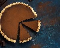 “Super bonne” : voici la recette de tarte au chocolat qui va vous accompagner pendant longtemps !