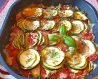 Gratin de courgettes à la tomate et basilic