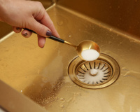 L'astuce simple et économique de grand-mère pour déboucher un évier en quelques secondes
