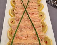 Excellente terrine à base de saumon frais et saumon fumé. Délicieuse et tellement simple à faire.