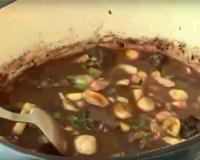Un classique de la gastronomie Française : le bœuf bourguignon. Cette recette de bœuf bourguignon est parfaite pour les soirs d'automne et d'hiver.