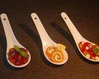 3 cuillères :
- saumon- tomates / chèvre- tomates / magret
