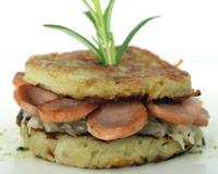 Je vous propose un burger à l'Alsacienne composé d'un lit de choucroute, de rondelles de knacks sautées au beurre, d'un disque de munster au cumin gélifié le tout entre…