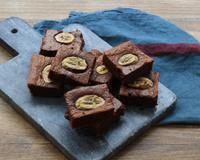Jolie alliance pour ce brownies chocolat-banane.