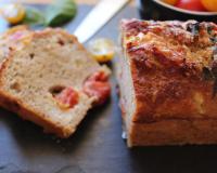 4 cakes avec des tomates cerises pour un apéro qui change