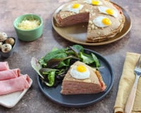 Bluffez vos invités avec ce gâteau de crêpes salées façon croque-madame pour la Chandeleur