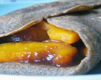 Crêpes de sarrasin à la courge butternut et au caramel de miso blanc