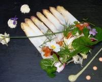 Carpaccio d'asperges et st jacques marinées au vinaigre de mangue