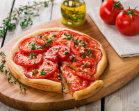 Trop d’eau dans votre tarte à la tomate ?  Ce simple ingrédient est indispensable pour ne pas la rater !