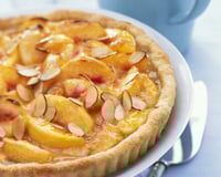Tarte à la crème de frangipane tonka et pêches