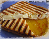 Croque monsieur poires, fourme d'Ambert, noix