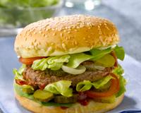 Le plaisir de retrouver le moelleux du pain d'un hamburger, le fromage fondu, les tomates bien mûres, les cornichons croquants avec le bon gout du Ketchup. Idéal…