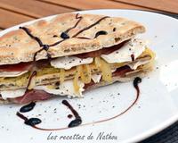 Une petite faim ? Un repas sur le pouce ? Pas trop envie de cuisiner ? Fans d'oignons et de chèvre ?
Ne cherchez plus ;-)