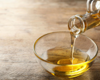 Cette huile souvent oubliée serait meilleure que l’huile d’olive pour certaines recettes