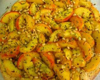 Tarte fine aux pêches et au romarin