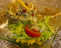 Pour le plaisir du gôut et les couleurs ! Avocat aux crabes, sauce vinaigrette au vinaigre de framboise !