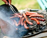 Faut-il vraiment piquer les merguez avant de les cuire au barbecue ?