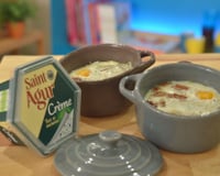 Œuf cocotte à la crème Saint Agur et noix de Pécan