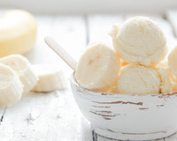 "J’adore tellement ce snack" : une diététicienne partage sa recette de glace protéinée à la banane sans sorbetière !