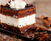 Carrés de biscuit au chocolat et épices façon Forêt-Noire