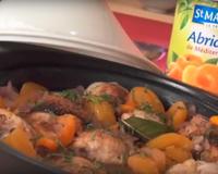 Éveillez vos sens avec ce tajine de poulet aux abricots, un doux mélange entre le poulet et l'abricot, pour un plat savoureux et réussi.