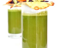 Smoothie d'épinards et tuile de mozarella