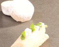 Endive farcie au Chavignol sur une fine pâte feuilletée.