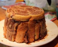 Une charlotte à la crème de marrons et au chocolat.