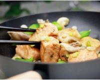 Délicieux plat de saumon et cabillaud.