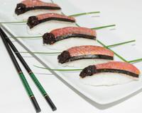 Ils ressemblent à de petits poissons ! Normalement ils ne doivent pas être trop gros et on devrait pouvoir les déguster en une seule bouchée... Une lamelle de Nori et…