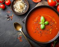 À l’approche de l’automne, profitez d’une délicieuse soupe de tomates savoureuse et ultra-facile à faire !