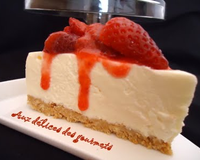 Toujours avec de nouvelles versions de cheesecakes...Celui d'aujourd'hui est à base de fromage blanc, de chocolat blanc et de lait concentré sucré.Une texture très très…
