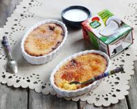 Une crème brulée parfumée au lait de coco savoureuse et facile à préparer.