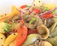 Salade de pâtes multicolores