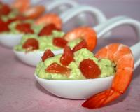 Je trouve les petites cuillères apéritives très jolies, donc voici une recette parfaite pour un amuse-bouche ou un apéritif dînatoire ! Elles sont garnies d'une crème…