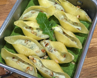 Conchiglioni farcies au bleu d'Auvergne et émulsion verte à la roquette