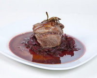 Pavé de biche sauce canelle vin, purée céleri pomme Granny Smith