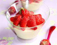 Cette panna cotta s'adresse tout particulièrement aux amateurs de chocolat blanc puisque la saveur y est bien présente. Elle est bien ferme et vous pourrez aisément la…